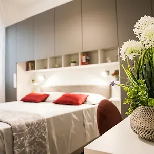 https://la-casa-di-ari.hotels-amalfi.com