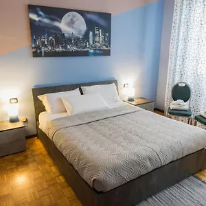 Elegant In Center Apartment